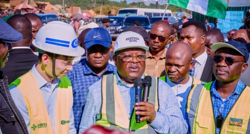 Tinubu inaugurates construction of flyover in Makurdi .
